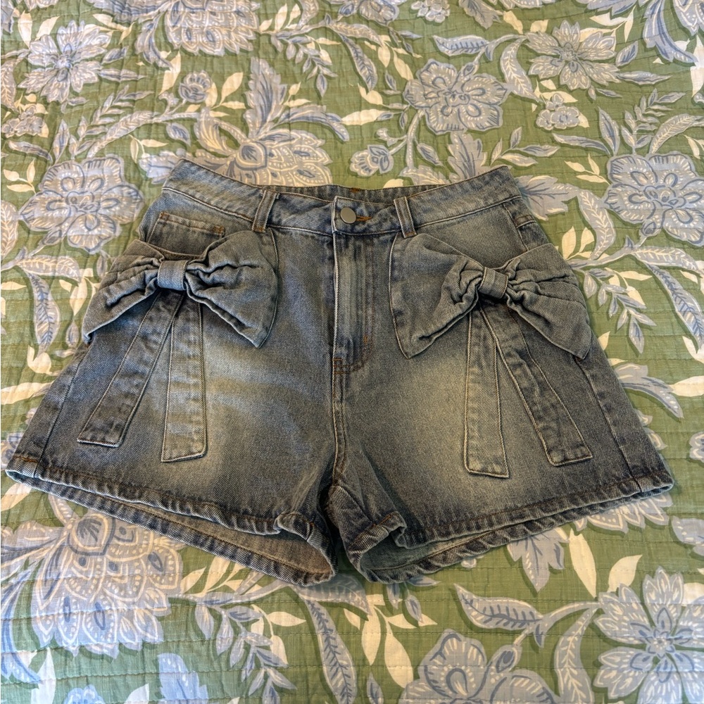 SoMe Boutique Denim Jeans with Bow Detailing Size Small